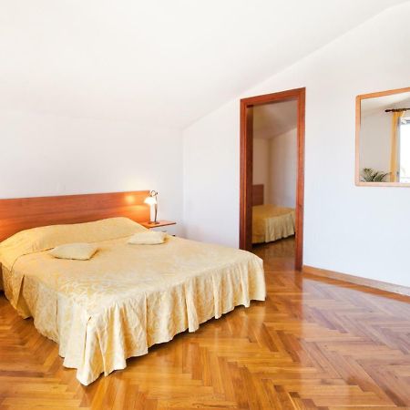 Villa Sveta Eufemija - Bed And Breakfast 로비니 외부 사진