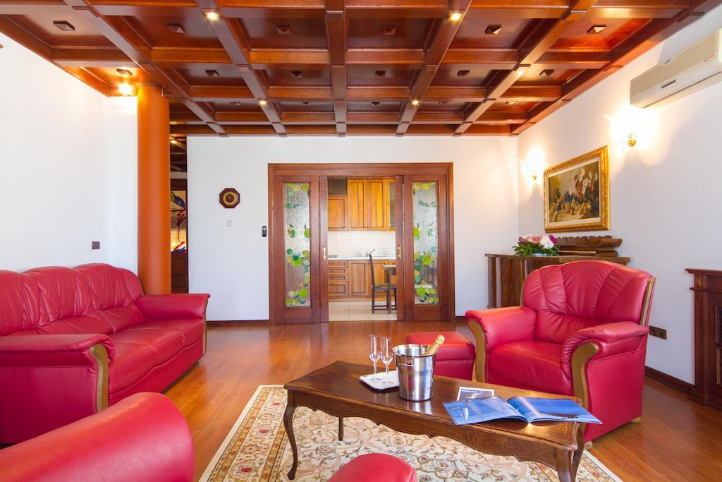 Villa Sveta Eufemija - Bed And Breakfast 로비니 외부 사진