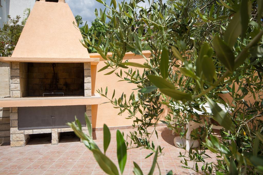 Villa Sveta Eufemija - Bed And Breakfast 로비니 외부 사진