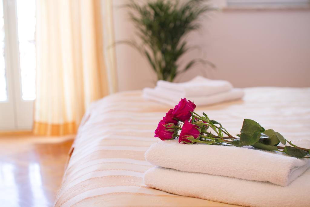 Villa Sveta Eufemija - Bed And Breakfast 로비니 객실 사진
