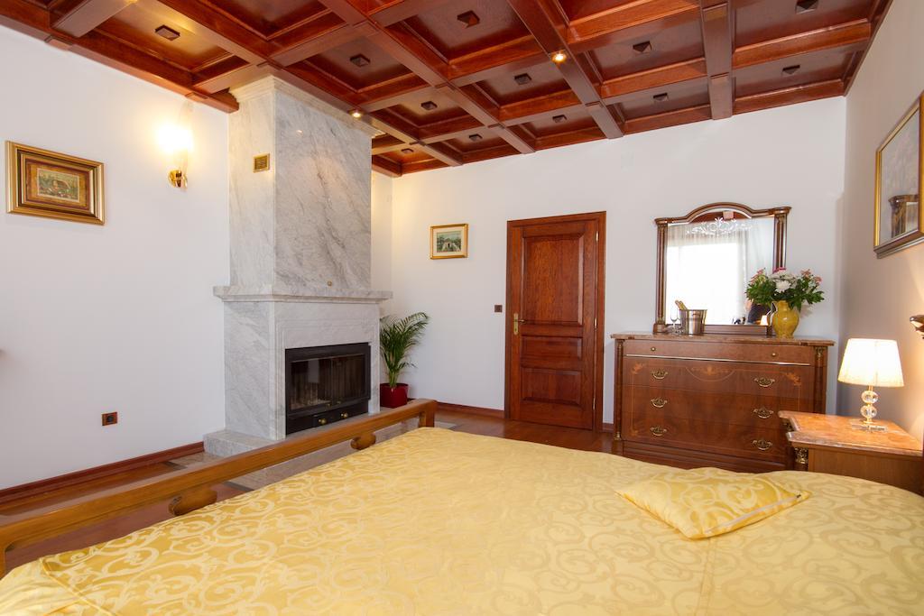 Villa Sveta Eufemija - Bed And Breakfast 로비니 객실 사진