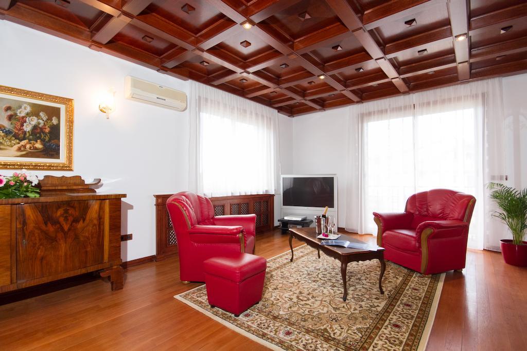 Villa Sveta Eufemija - Bed And Breakfast 로비니 객실 사진