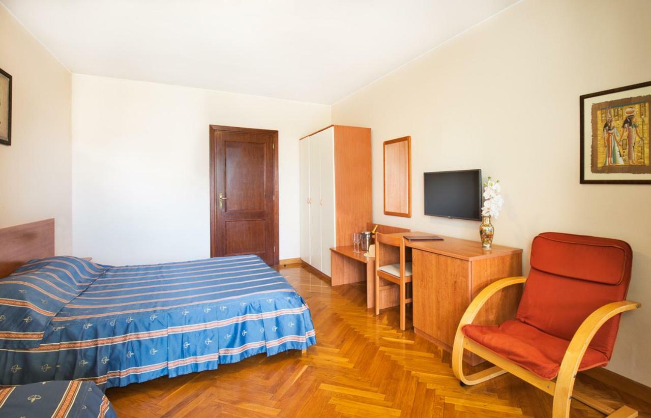 Villa Sveta Eufemija - Bed And Breakfast 로비니 외부 사진