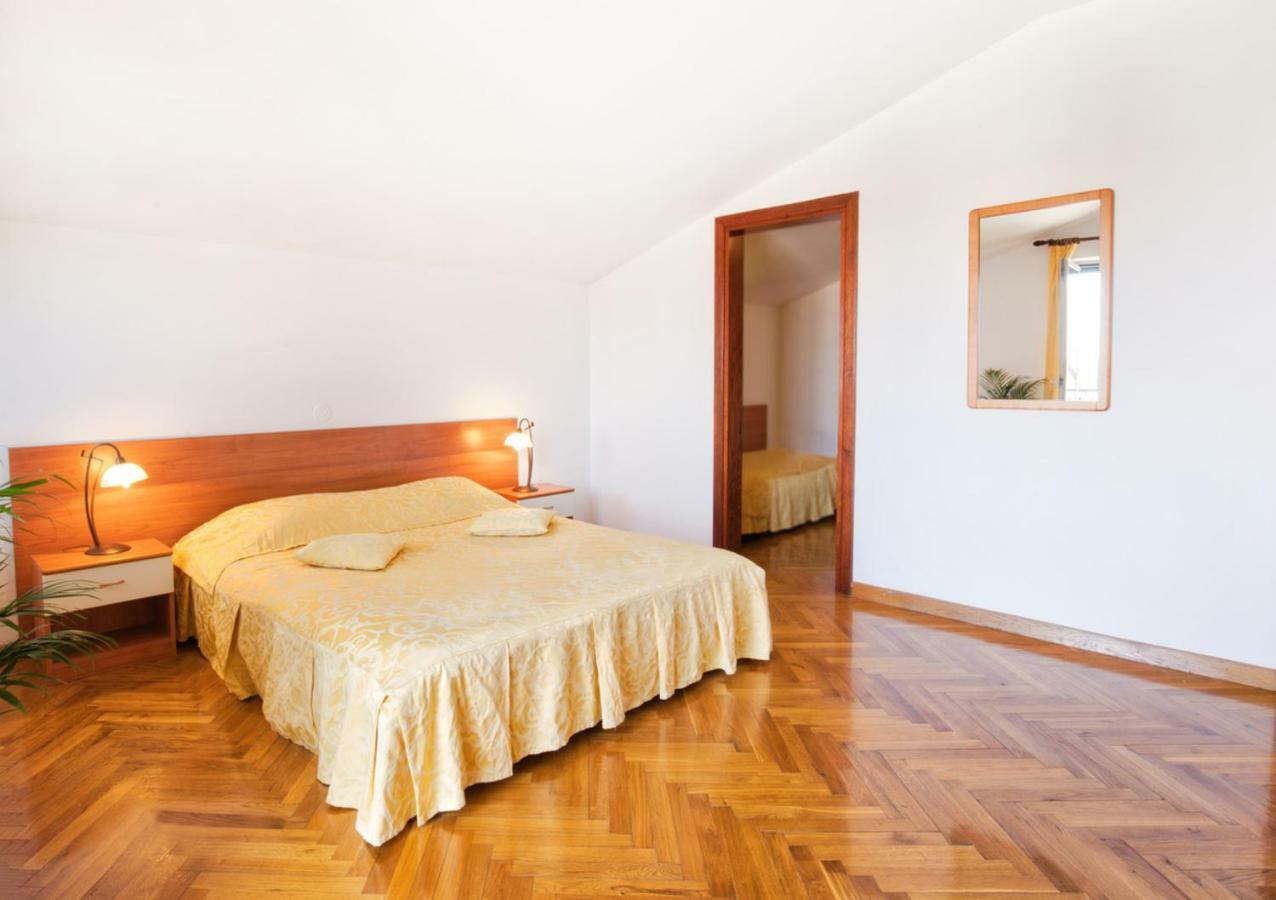 Villa Sveta Eufemija - Bed And Breakfast 로비니 외부 사진